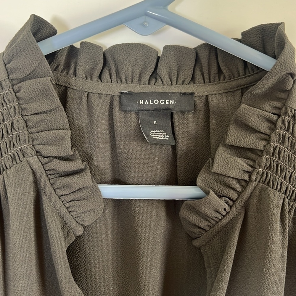 Halogen Size Small Sleeveless Army Green V-neck Blouse - Picture 4 of 7